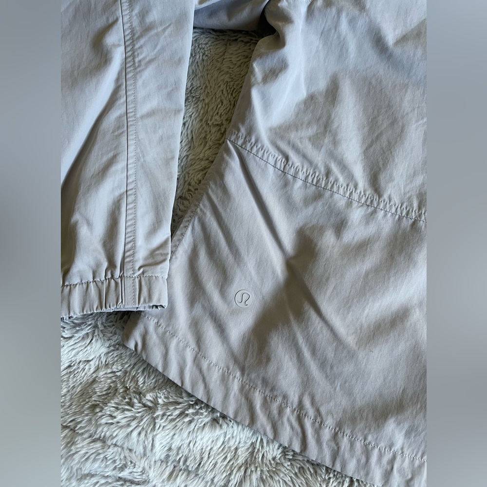 Lululemon Effortless Jacket Size 2 - image 3